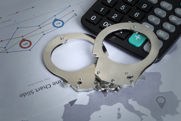 (公安机关的人结伙)刑事拘留期限延长三十日