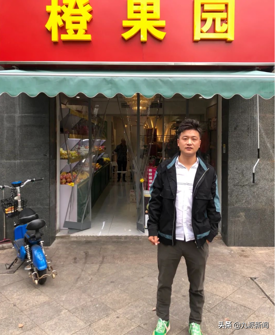 水果店倒闭欠8万会员费，店主一天打三份工还清欠款：做生意就要诚信，欠钱会让良心过意不去