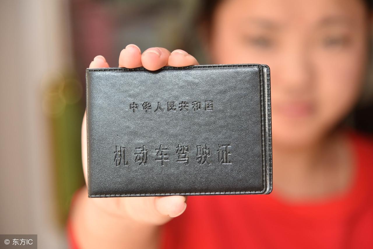 驾照换证逾期可以开车吗,你的驾驶证逾期了吗?怎么办?看这里的照片