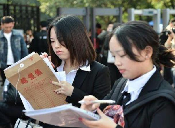 征信逾期会影响事业单位政审吗,公考的政审