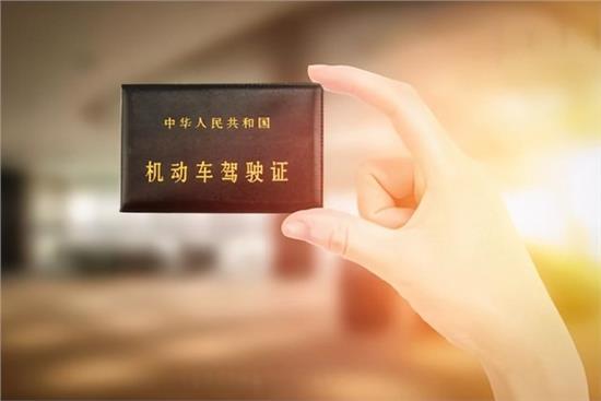 驾照逾期未超过一个月处罚吗,驾驶证可以逾期多久换证