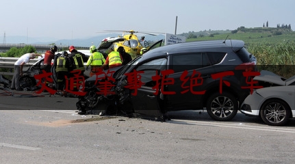 交通肇事拒绝下车（越野车撞飞）