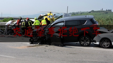 交通肇事拒绝下车（越野车撞飞）